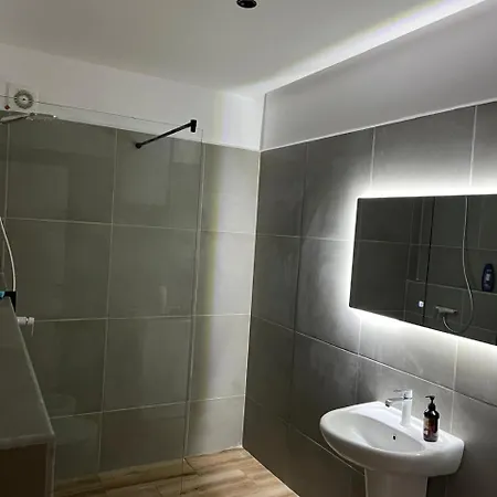 Escape Luxury 1 * 티라나